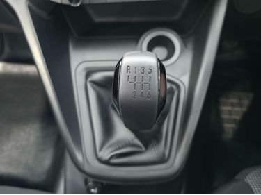 2026 Peugeot Landtrek image 6